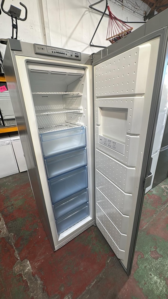 3GFL1658 CONGELADOR VERTICAL 185X60 CM BALAY NO FROST INOXIDABLE